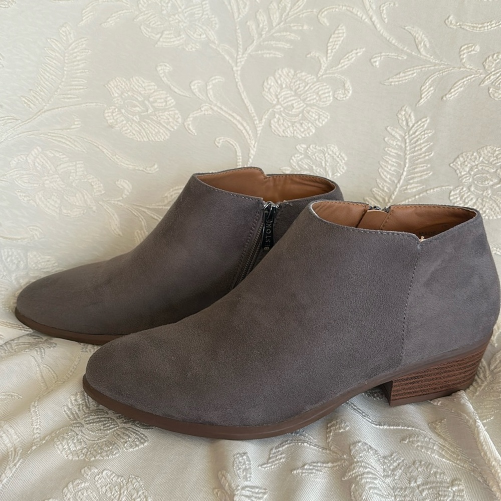 Beston Faux Suede ankle boots